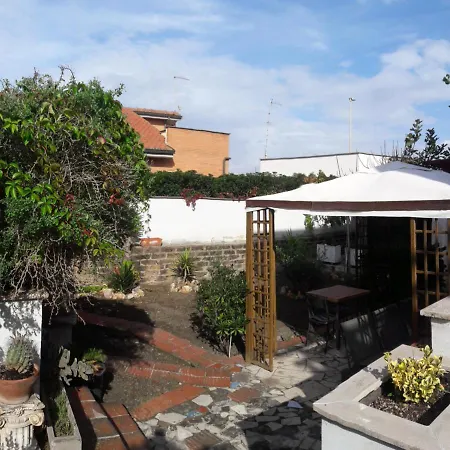Dioscuri Townhouse Bed & Breakfast